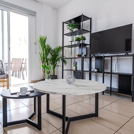 Beautiful 2 Bed Apartment In Paphos Cyprus Exterior photo