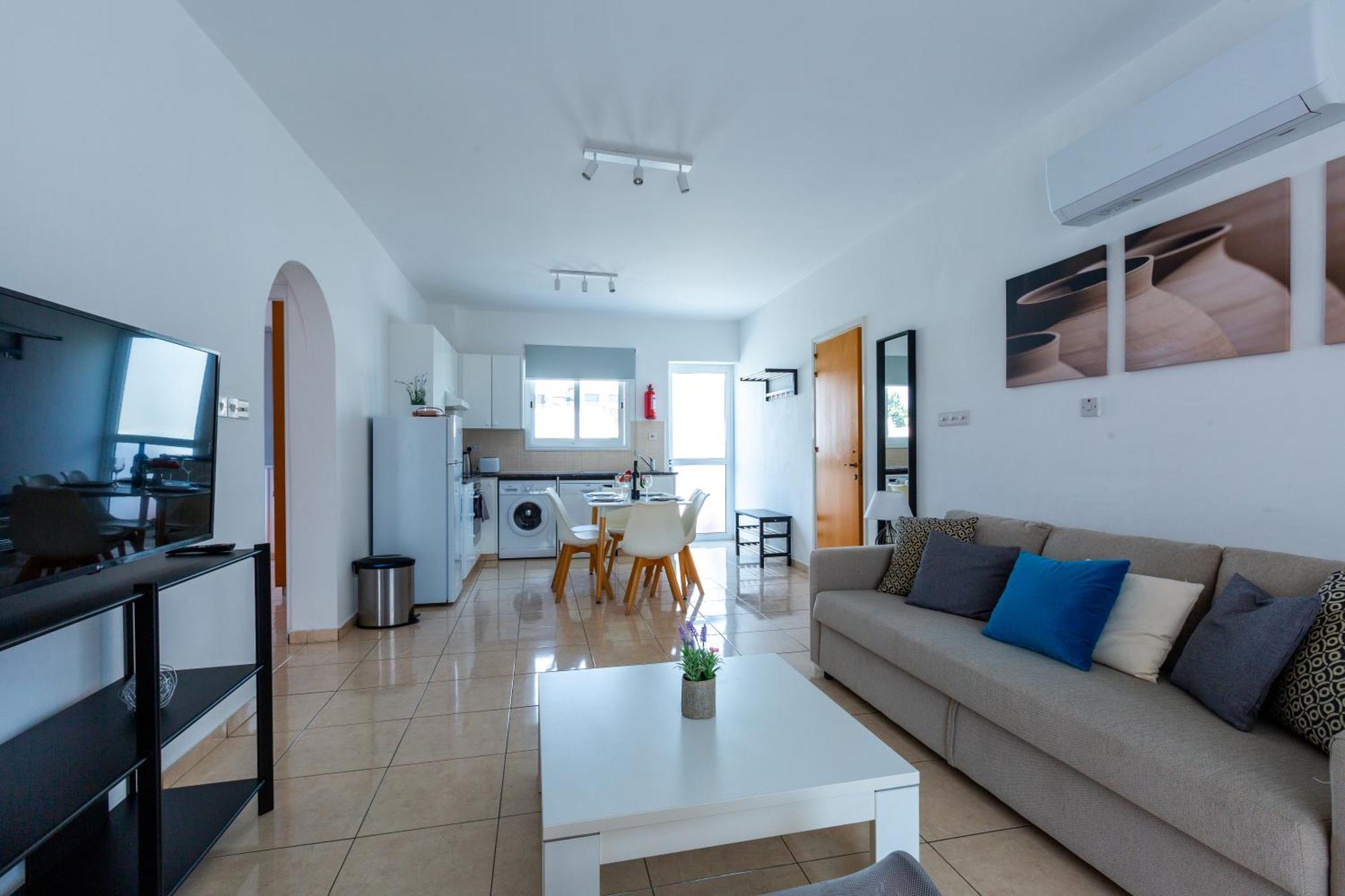 Beautiful 2 Bed Apartment In Paphos Cyprus Exterior photo