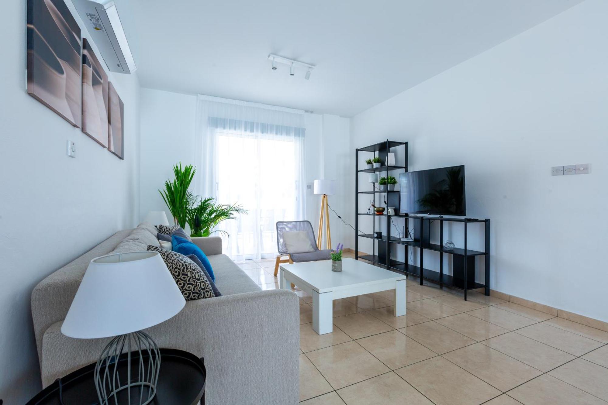 Beautiful 2 Bed Apartment In Paphos Cyprus Exterior photo