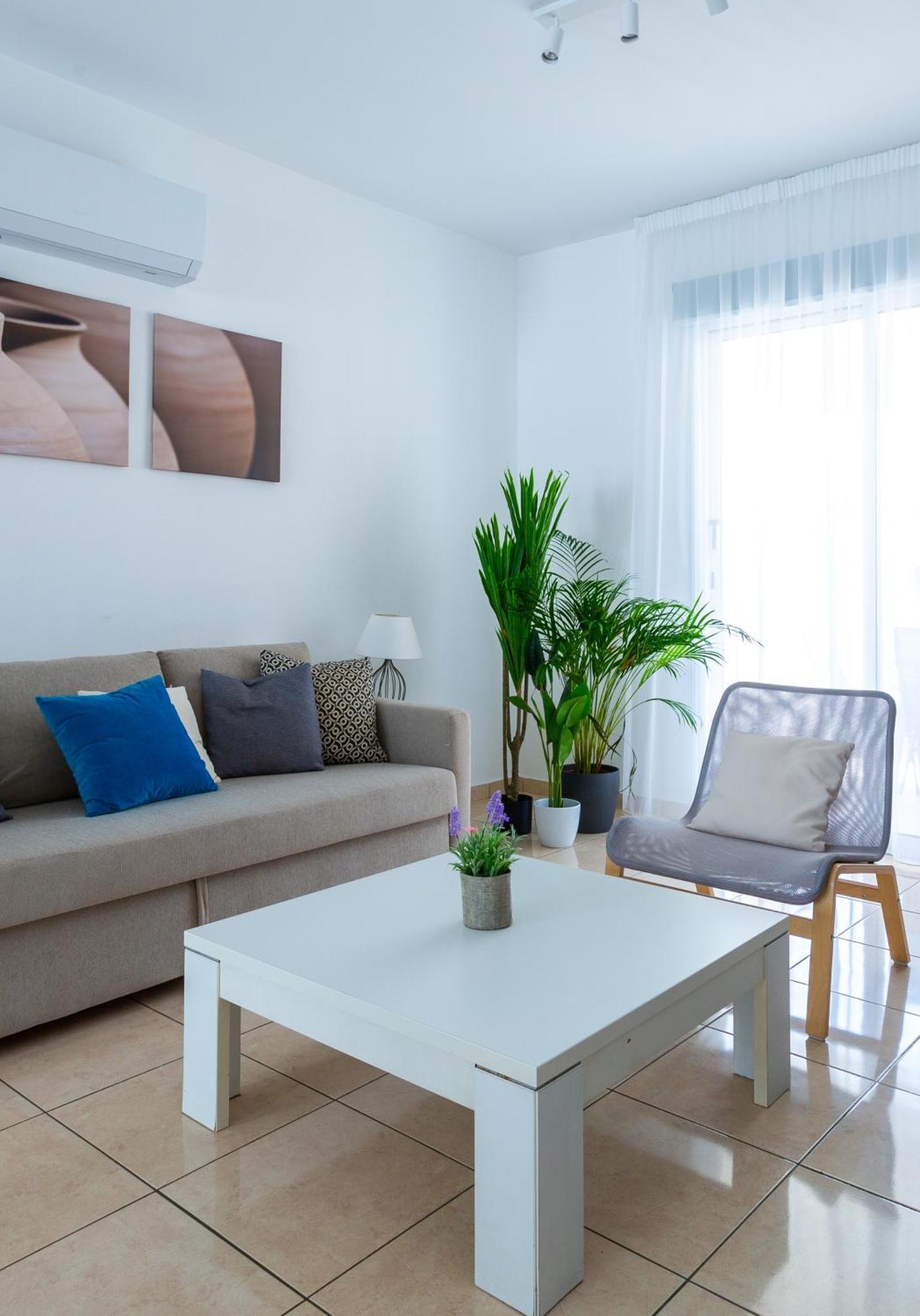 Beautiful 2 Bed Apartment In Paphos Cyprus Exterior photo
