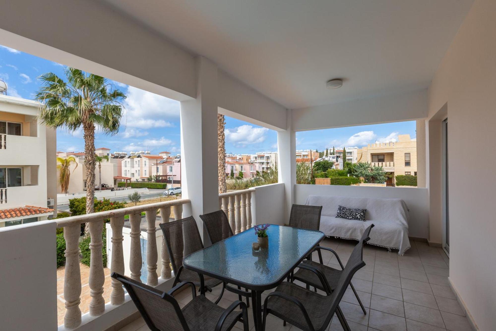 Beautiful 2 Bed Apartment In Paphos Cyprus Exterior photo