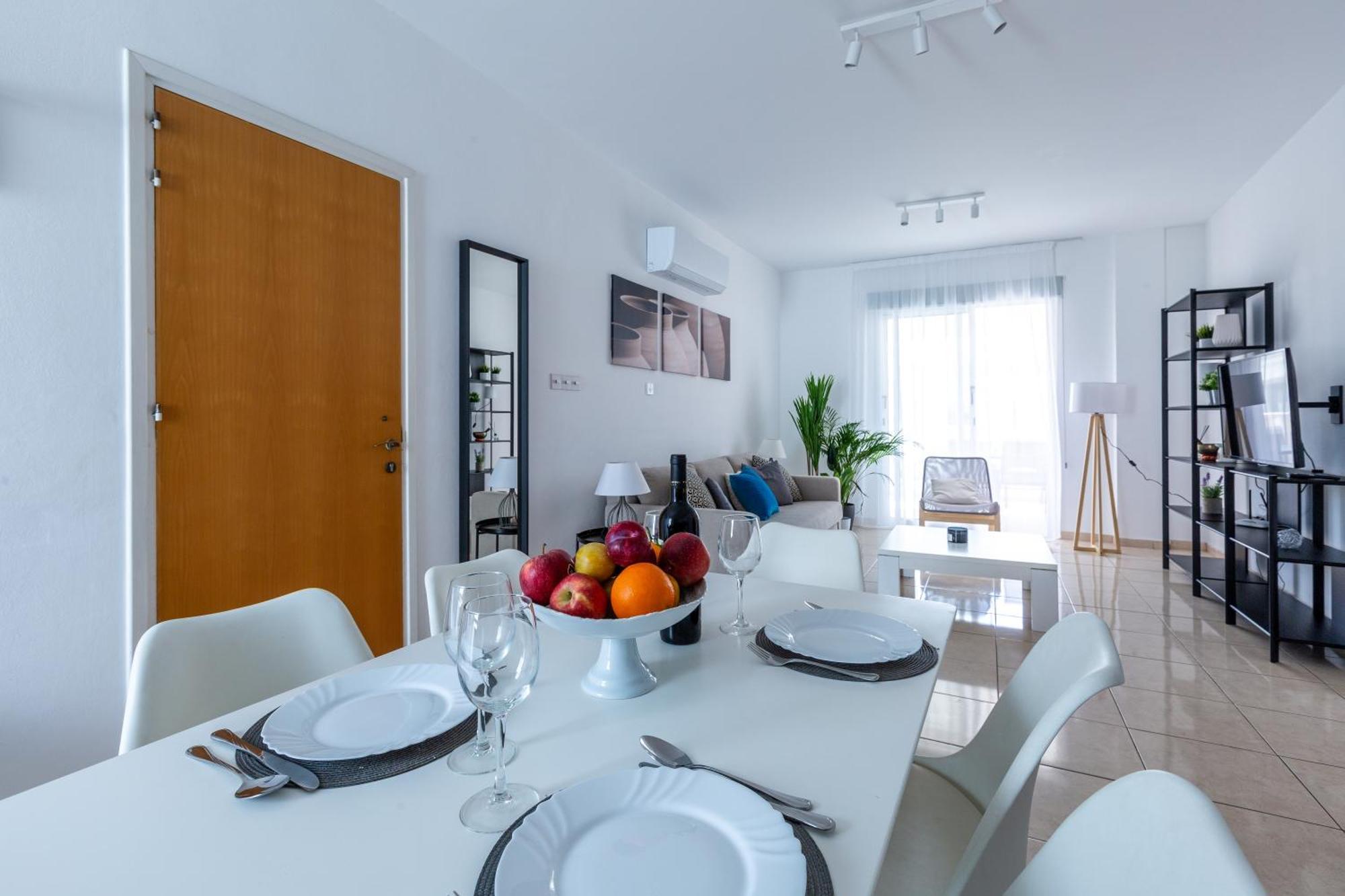 Beautiful 2 Bed Apartment In Paphos Cyprus Exterior photo