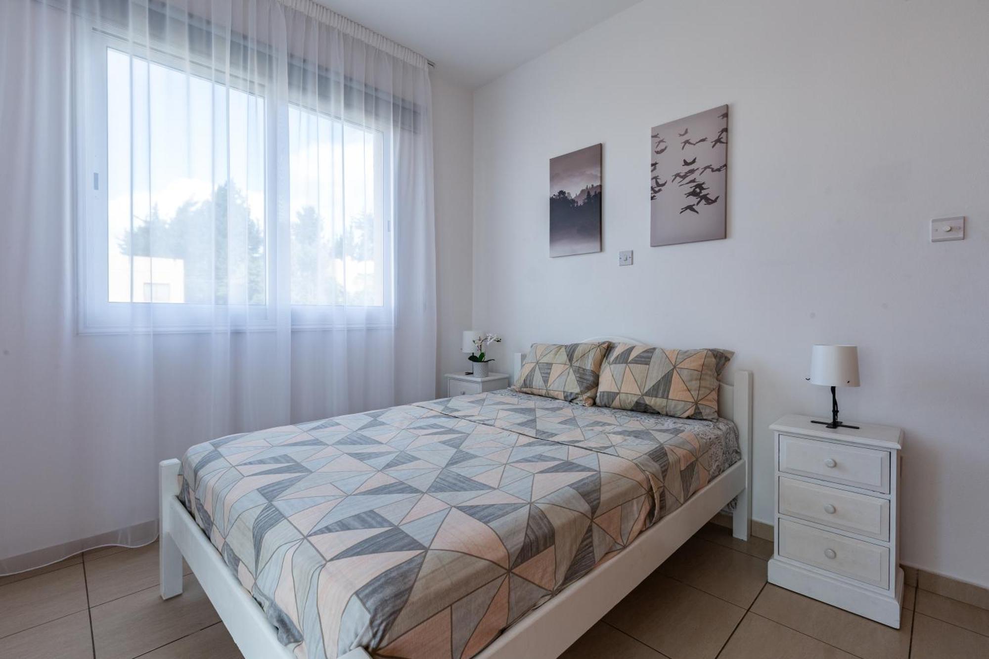 Beautiful 2 Bed Apartment In Paphos Cyprus Exterior photo