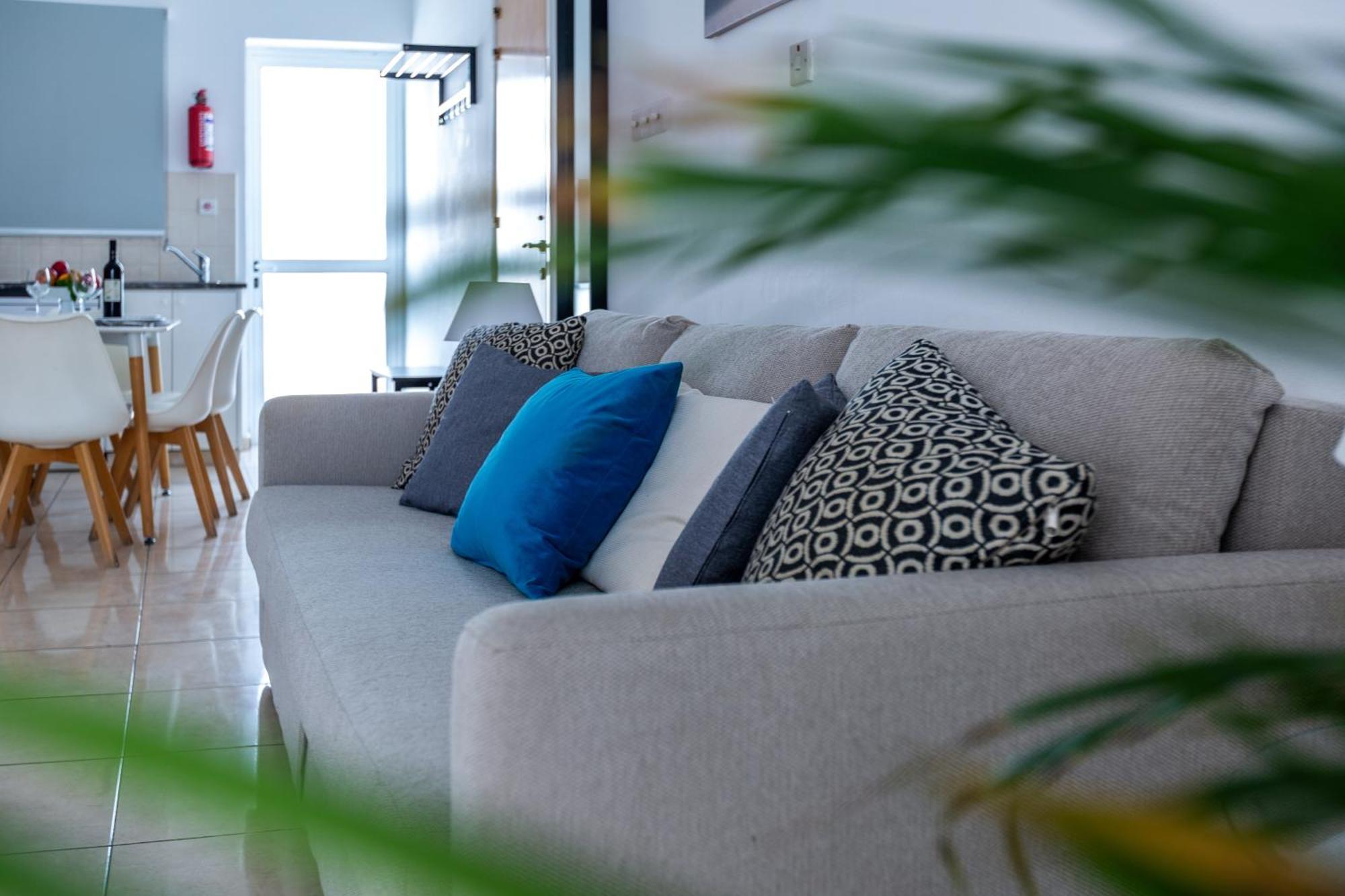 Beautiful 2 Bed Apartment In Paphos Cyprus Exterior photo