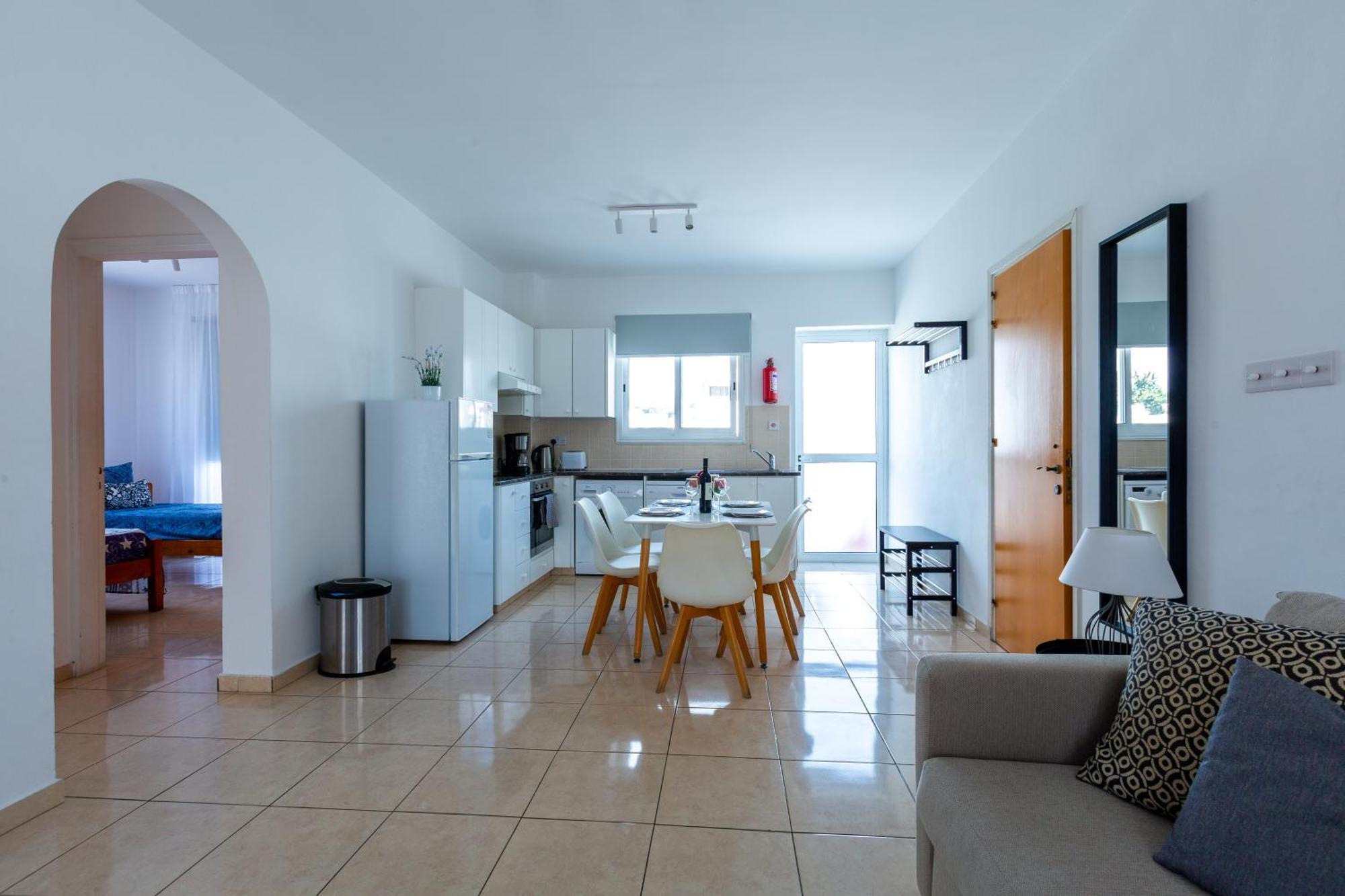 Beautiful 2 Bed Apartment In Paphos Cyprus Exterior photo
